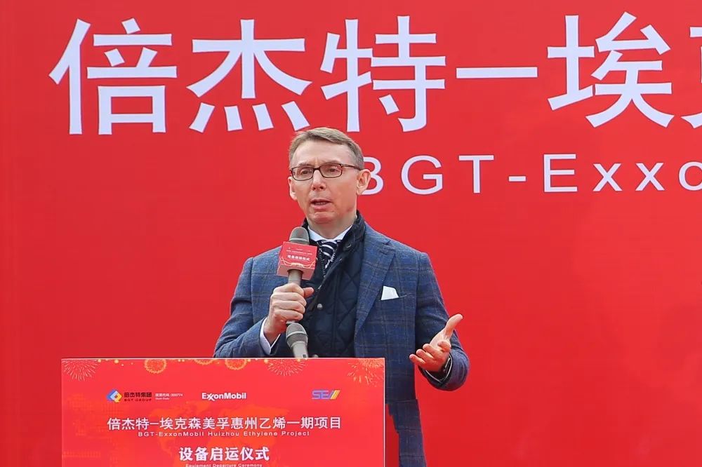 精誠合作 攜手啟航--?？松梨诨葜菀蚁┮黄陧椖吭O(shè)備啟運(yùn)儀式圓滿成功！