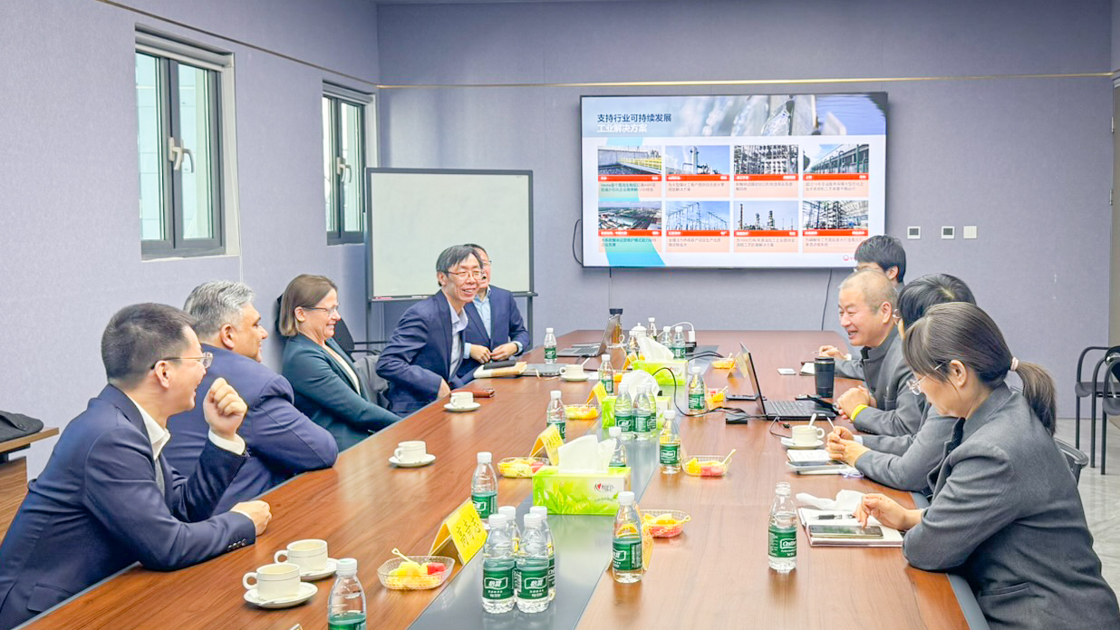 威立雅水務(wù)技術(shù)全球首席執(zhí)行官CEO安蘭蕙（Anne Le Guennec）一行蒞臨倍杰特交流參觀